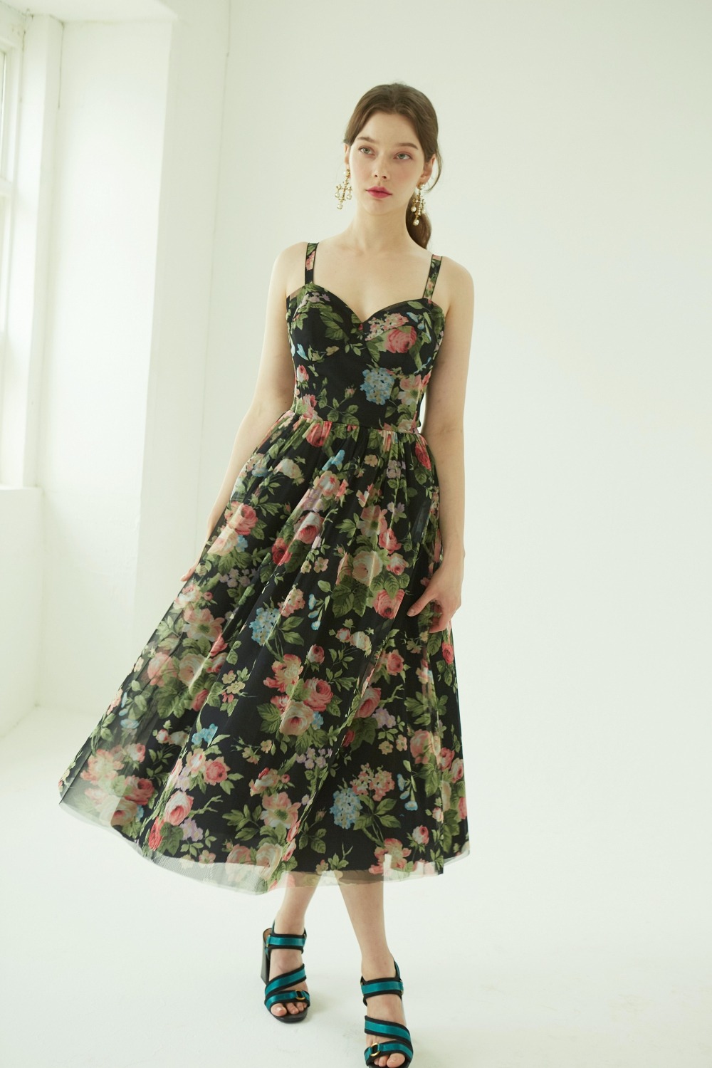 [소유진, 이수영 착용] Rose garden bustier tulle dress (Black)